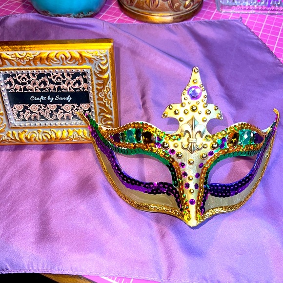 Mardi Gras Mask - Picture 2 of 5